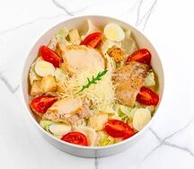 Салат Цезарь с курицей