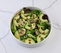Салат Green с миндальным урбечом