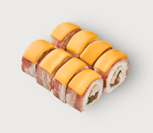 Ролл с беконом, курицей и сыром