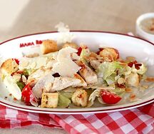 Салат Цезарь с курицей