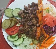 Шаверма Special на тарелке с говядиной