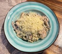 С цыпленком и грибами 
