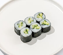 Классический ролл с огурцом