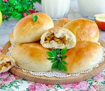 Пирожок с яблоками