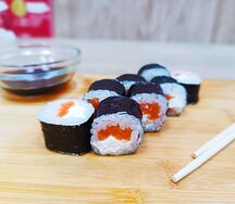 Ролл с лососем и сыром