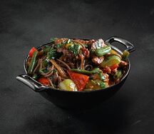 Соба с овощами в сладковатом пряном соусе