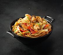 Соба с морепродуктами в соусе пад тай