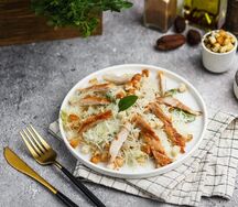 Салат Цезарь с курицей