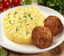 Картофельное пюре с котлетой