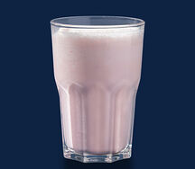 Клубничный молочный коктейль