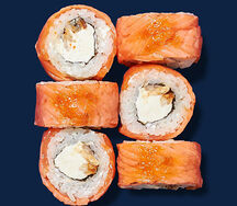 Ролл с опаленным лососем