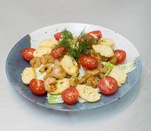 Салат Цезарь с креветками
