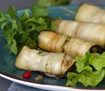 Рулеты из баклажана с куриным филе