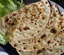 Кутабы с сыром, зеленью и гранатами