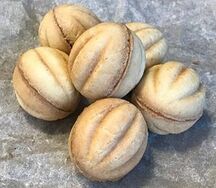 Орешки песочные с вареной сгущенкой