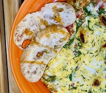 Омлет с помидорами и сыром моцарелла