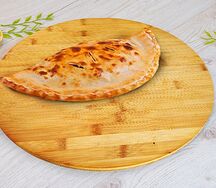 Пицца кальцоне с морепродуктами