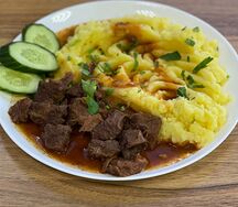 Гуляш из говядины с картофелем