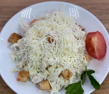 Салат Цезарь с курицей