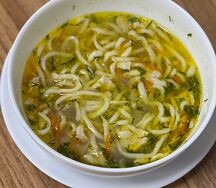 Суп куриный с домашней лапшой