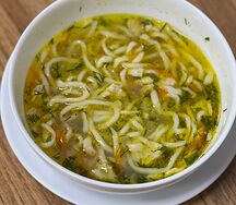 Суп куриный с домашней лапшой