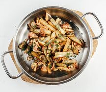 Жарёха с грибами и беконом