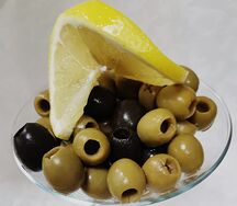 Маслины и оливки
