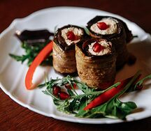 Рулетики из баклажанов с орехами