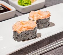 Гункан с гребешком 