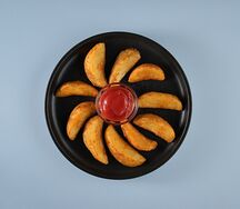 Картофель по деревенски и соус на выбор