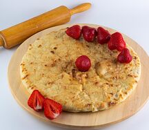 Осетинский пирог с клубникой