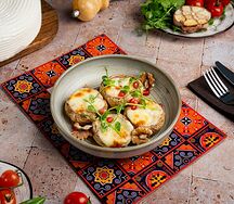 Запеченные шампиньоны с сыром сулугуни