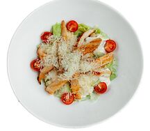 Салат Цезарь с курицей