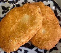 Жареный пирожок с картошкой