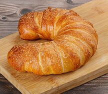 Рогалик с малиной