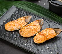 Запеченные мидии с яки соусом 3шт