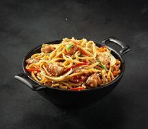 Лапша Wok с курицей в сладком соусе чили