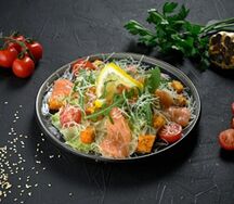 Салат Цезарь с лососем