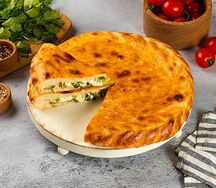 Осетинский пирог Кадындзджин с сыром и зеленым луком