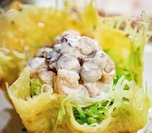 Салат теплый с морепродуктами