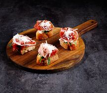 Брускетта с пармской ветчиной