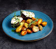 Ростбиф из говяжьей вырезки с мини-картофелем