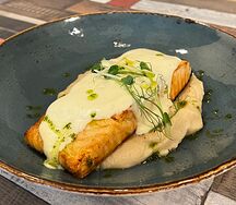 Филе семги с пюре из корня сельдерея