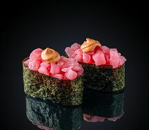 Гункан с тунцом (острый)