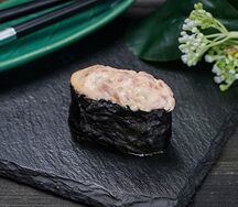 Гункан Спайси тунец