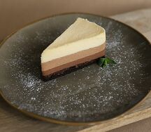 Муссовый торт три шоколада