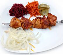 Шашлык куриный с маринованными овощами