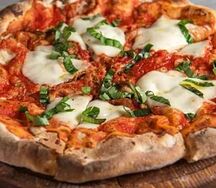 Пицца Маргарита со страчателлой