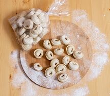 Пельмени отварные со сметаной