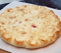 Пирог с помидором и сыром большой